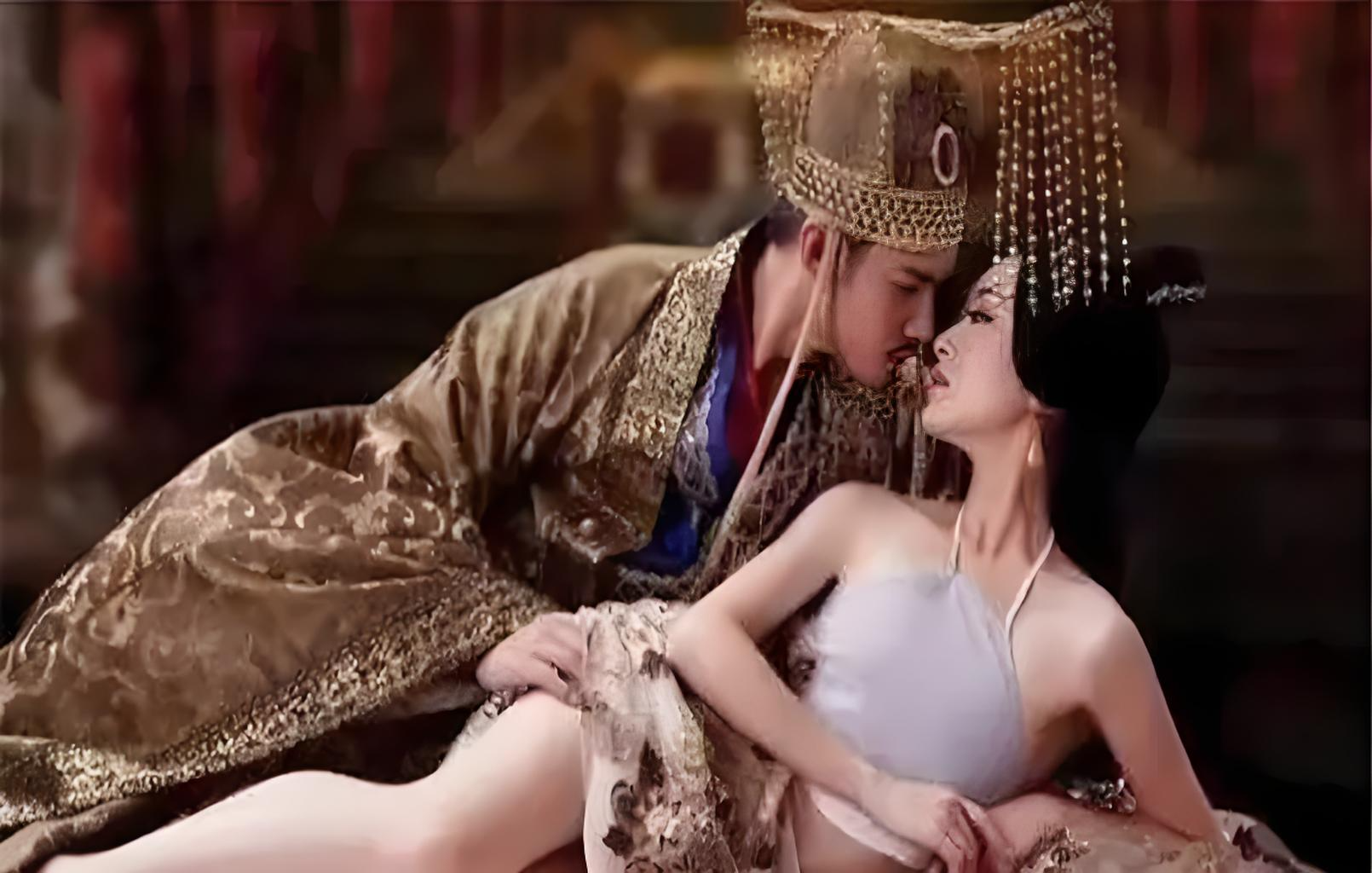 后妃在马车里和王爷打架
