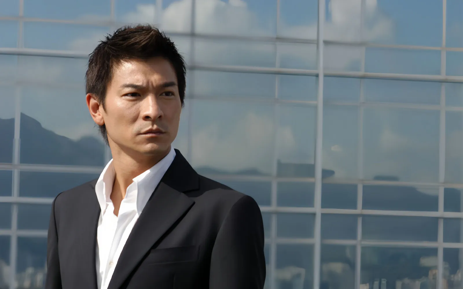 这位85花旦在偶像面前秒变"迷妹"的表现,既展示了刘德华作为香港黄金