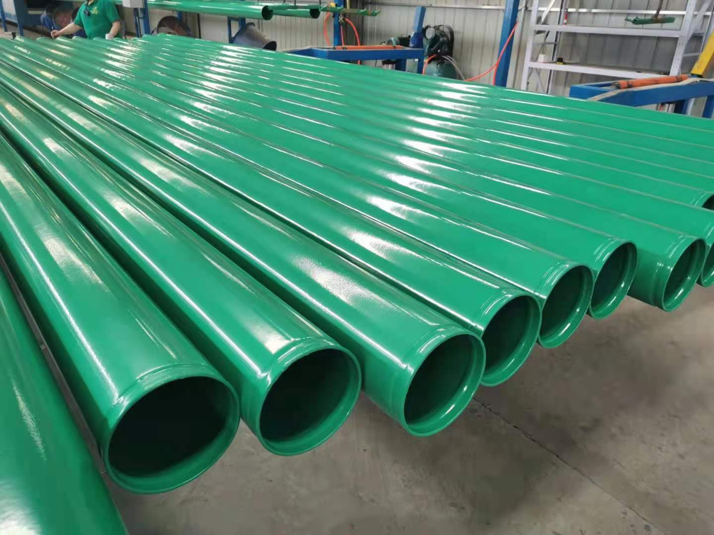 环氧树脂复合钢管,这一创新材料的杰作,无疑在防腐钢管领域占据了一席