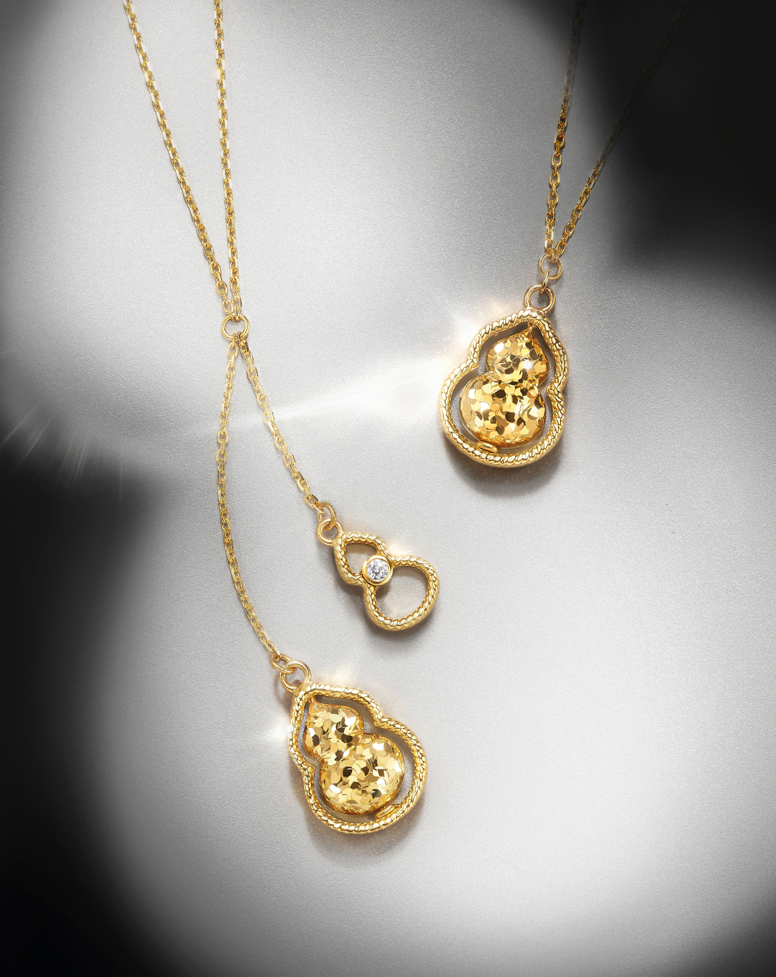 六福珠宝是香港三大珠宝品牌之一,以其卓越工艺和时尚设计而闻名