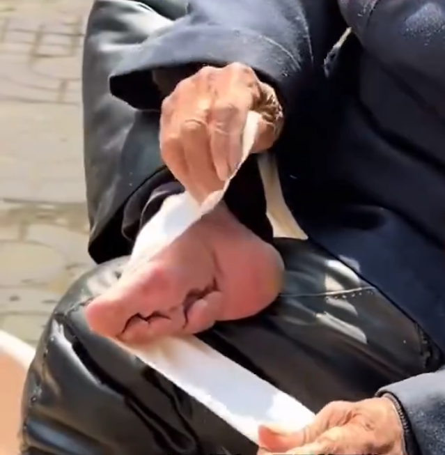 【男子9年时间记录283位三寸金莲老人 】 3月13日