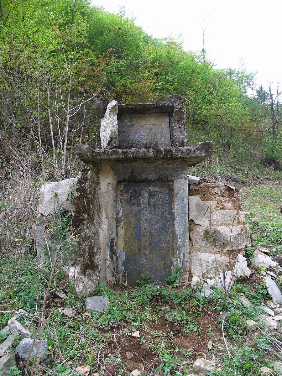 1945年,王绍义用炸药炸开了康熙帝的景陵地宫,尘埃散