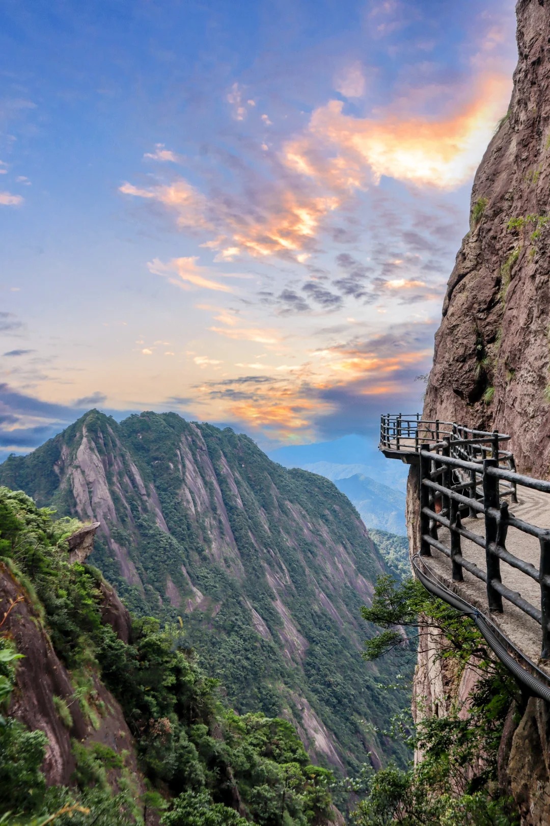 暑期江西好去处#  暑期江西好去处之上饶三清山~ "揽胜遍五岳,绝境在