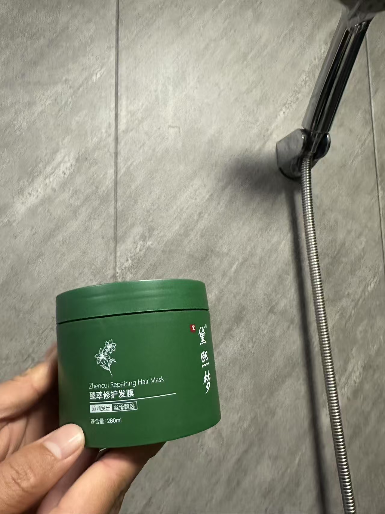 哎呀说起我那头发之前简直就是金毛狮王附体干枯毛躁还老爱断