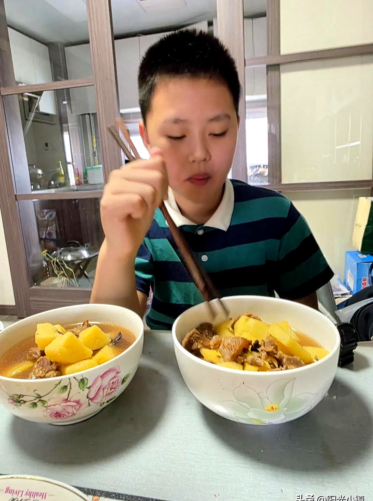 昨天中午匆匆吃完饭,就去车站接