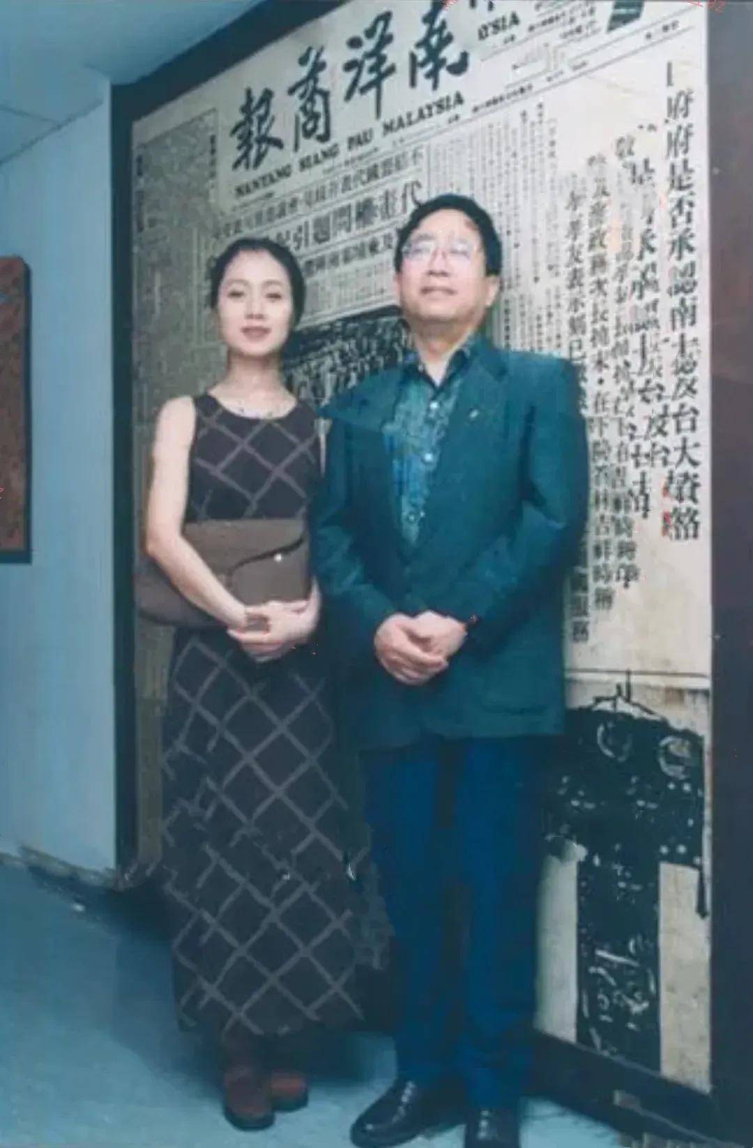 26年前余秋雨夜访一位画家画家拿出一份仇人名单每死一个我就用