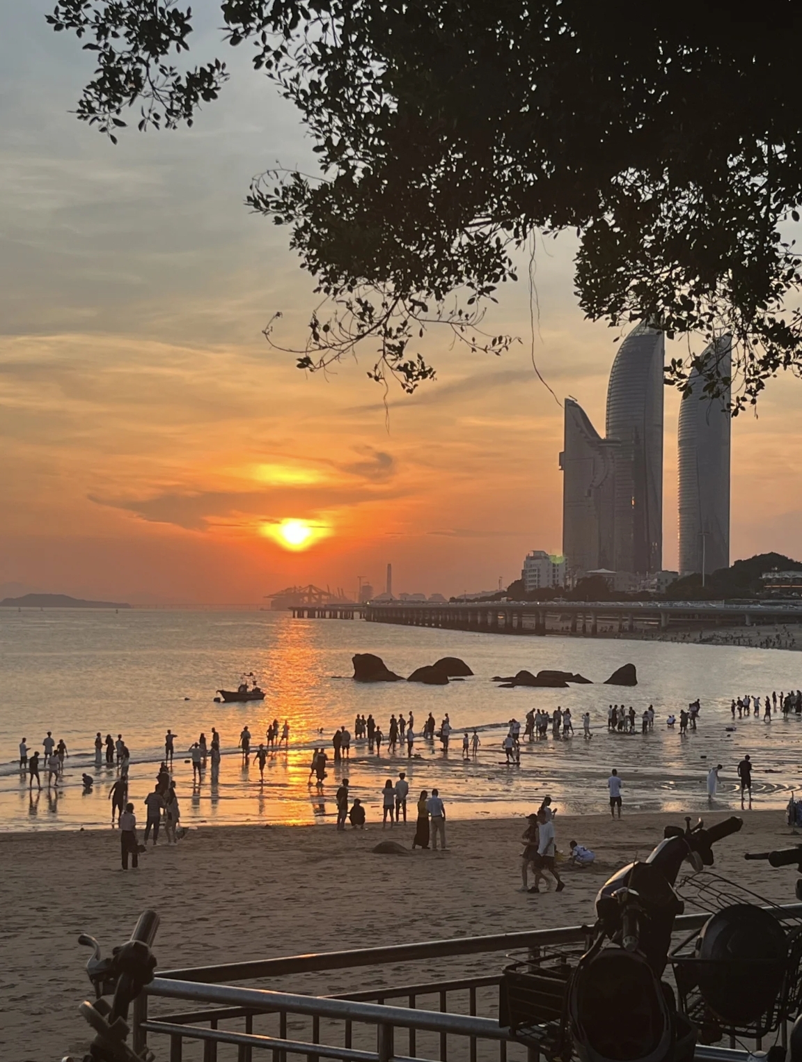在碧海环抱的厦门,海滩不仅是自然的馈赠,更是城市气质的延伸