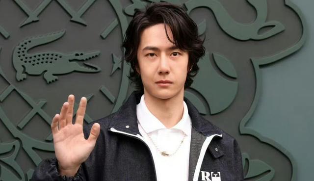 娱乐圈最近新消息寥寥,可王一博和肖战却不断闹上热搜,着实吸引众人