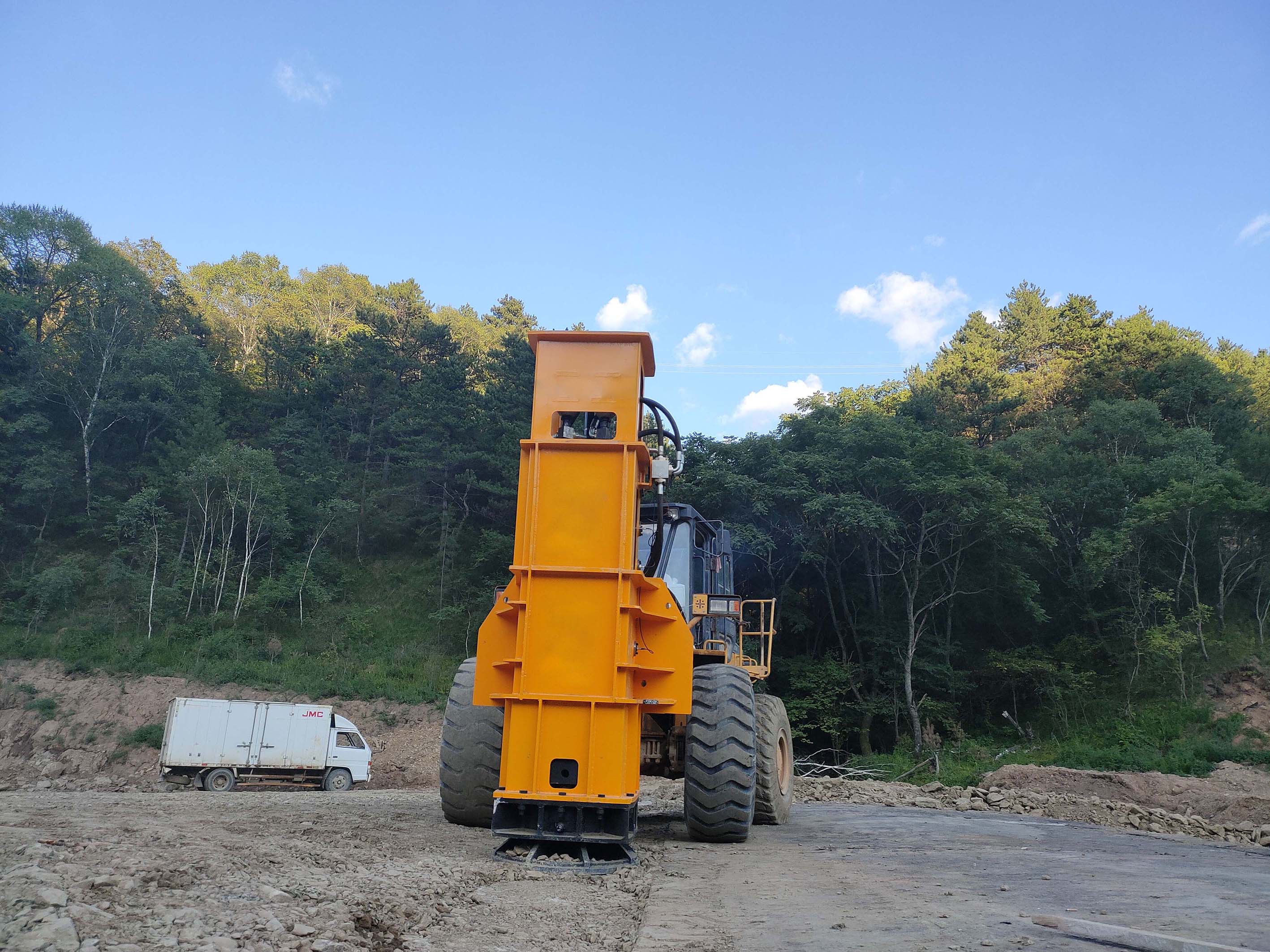 城市道路建设中的高速液压夯实机助力高效施工