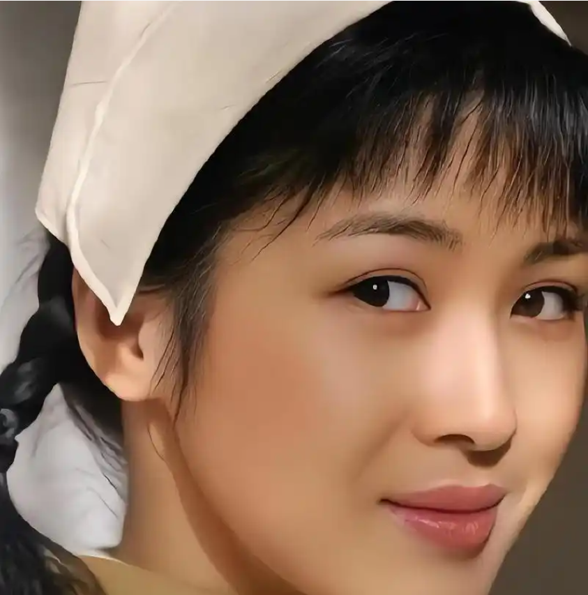 那时候周旭辉身家50亿,是温州的大佬,而童蕾因为《亮剑》火得不行