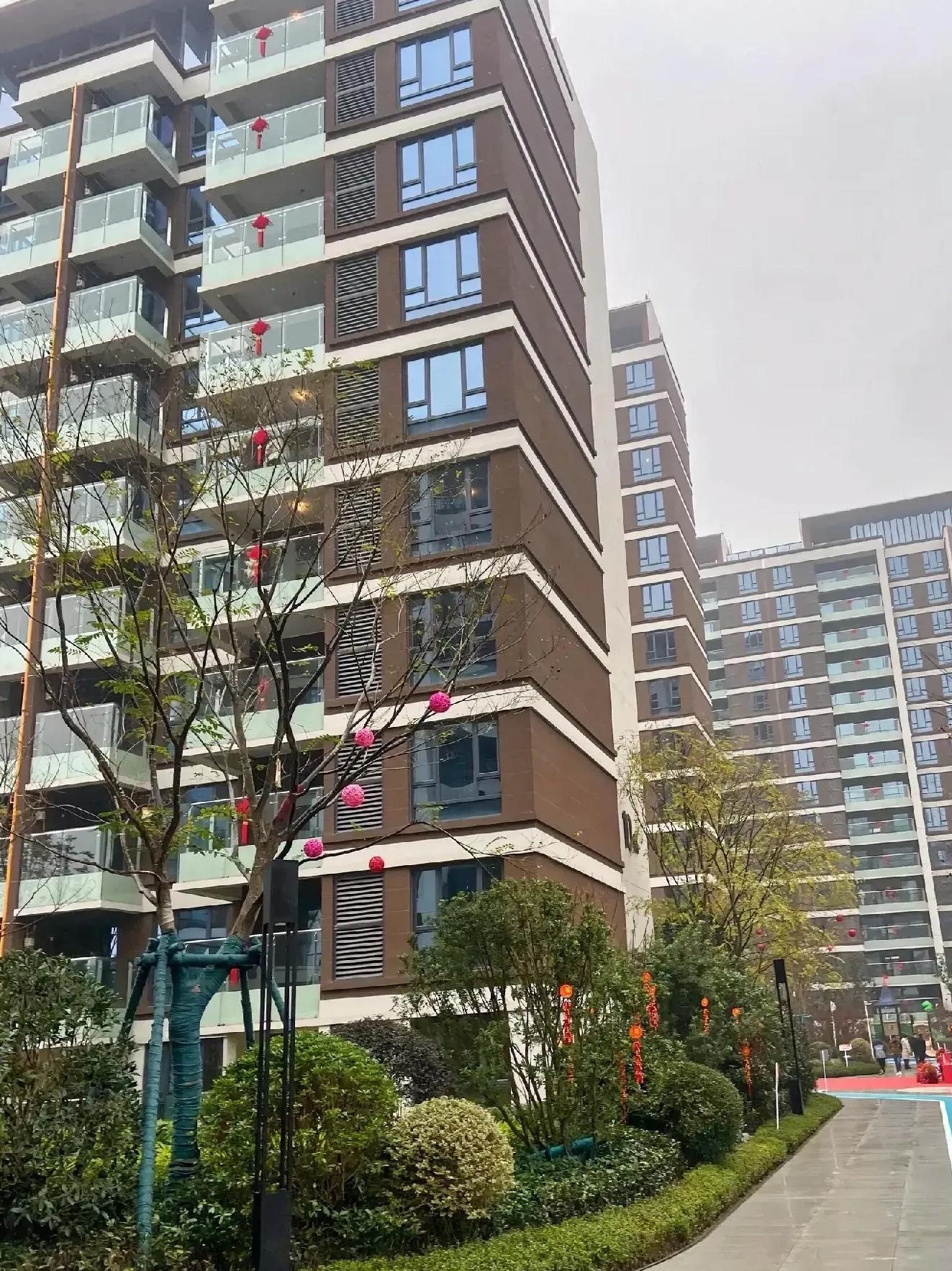 选房时只剩下4楼了,有人说"4"谐音不好,我偏不