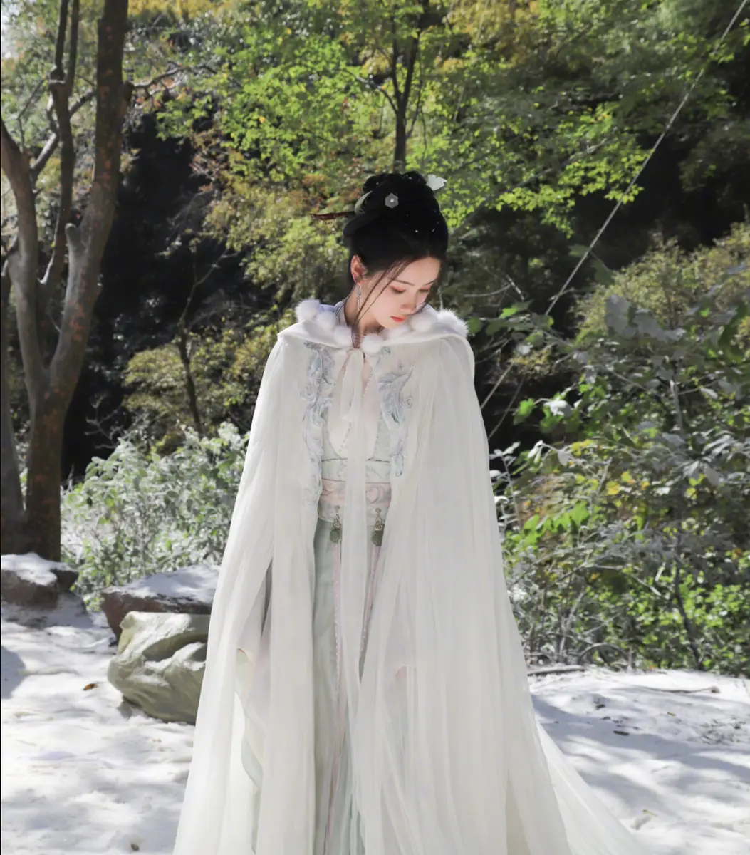 清冷美人在不同世界扮演