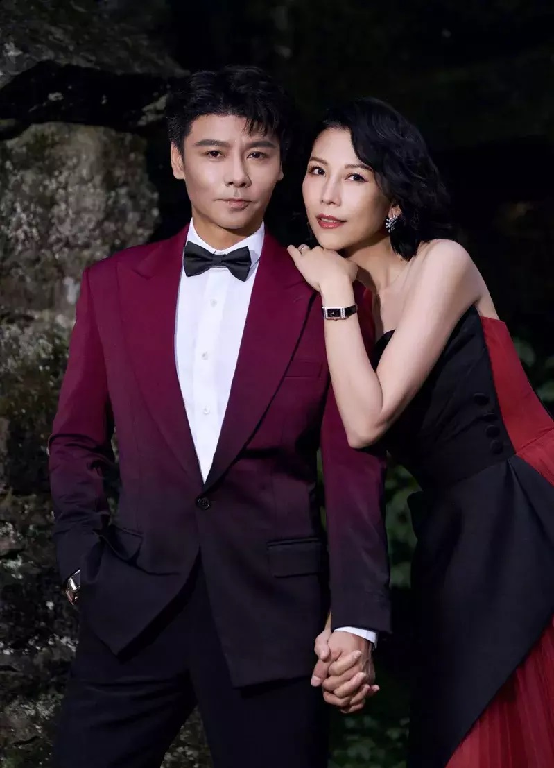 港星蔡少芬与张晋喜结良缘已届16载,育有两女一子,一家五口其乐融融