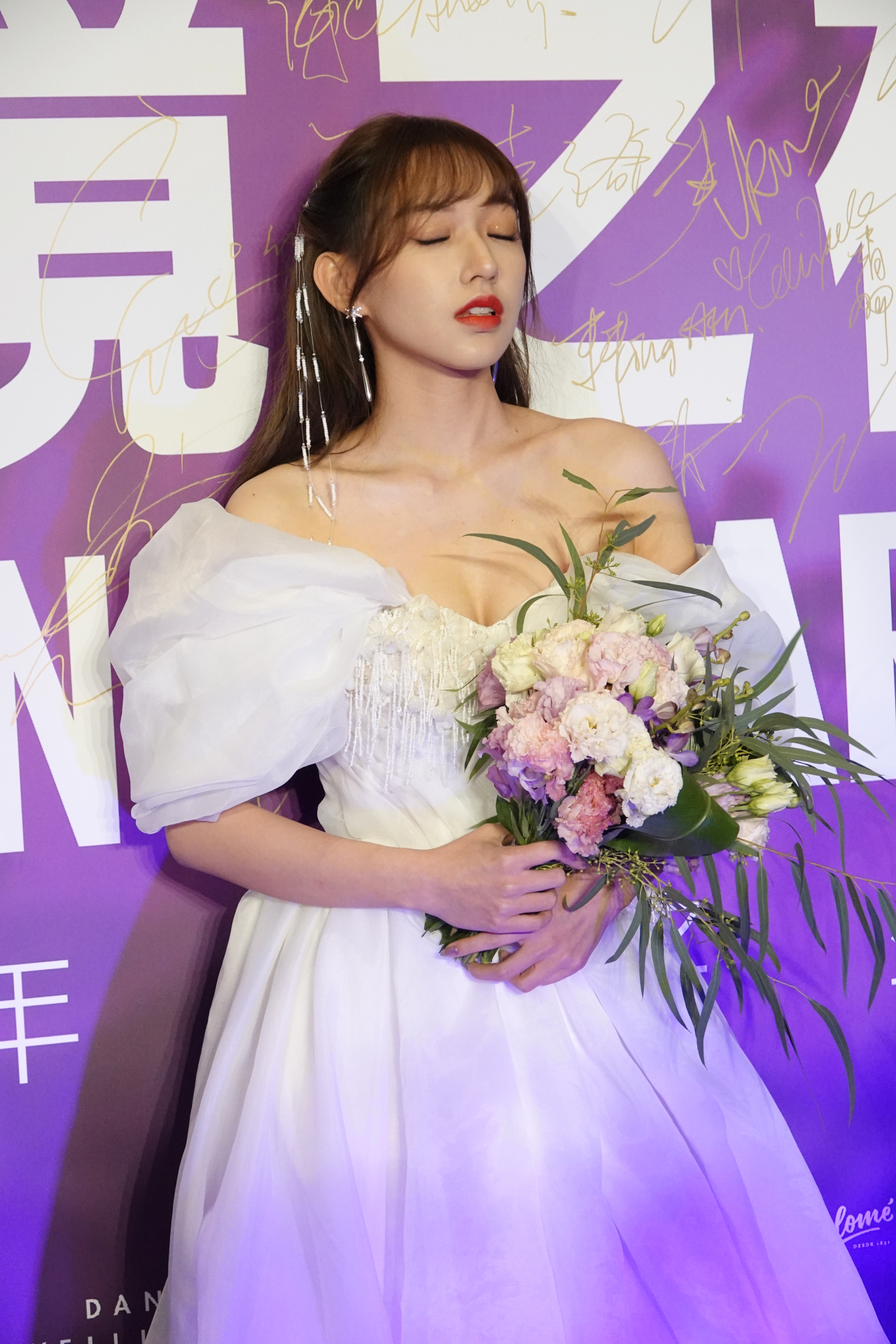 【162】程潇 单张11m 白色低胸高差礼服造型 单反原素材 167张