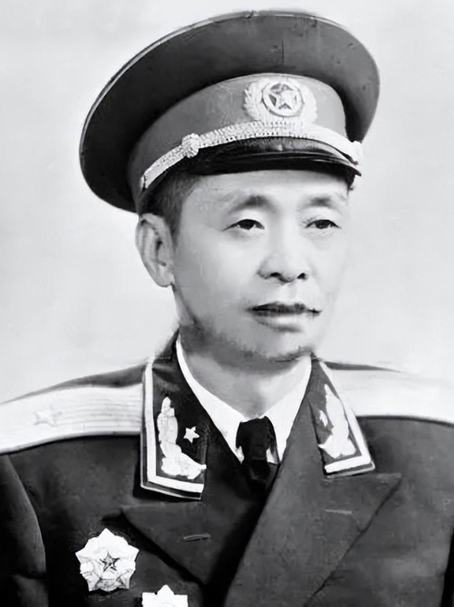 当时,甘祖昌的夫人龚全珍在学校里任教导处副主任,那些天,她的心情很