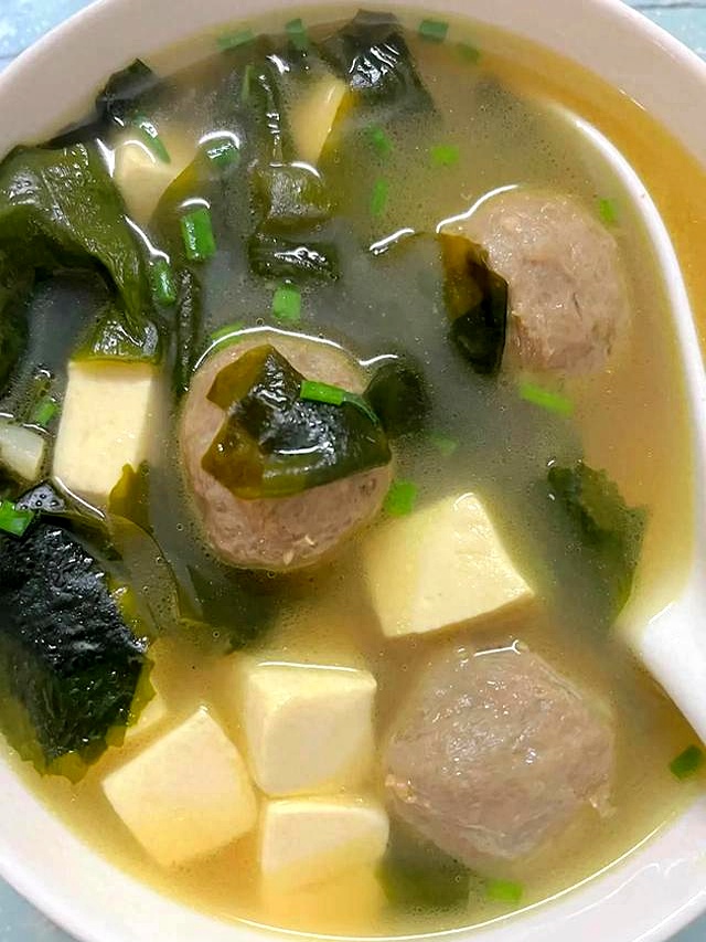 犹如小树苗在春风中茁壮成长,孩子六年级学生做汤图片肉燕青菜汤