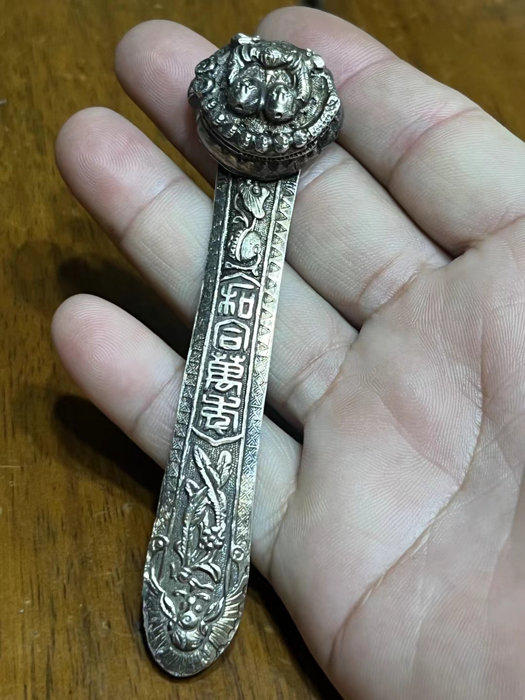 每次逛古董市场,就像是在时间的长河里漫步,而晚清银发簪,绝对是那