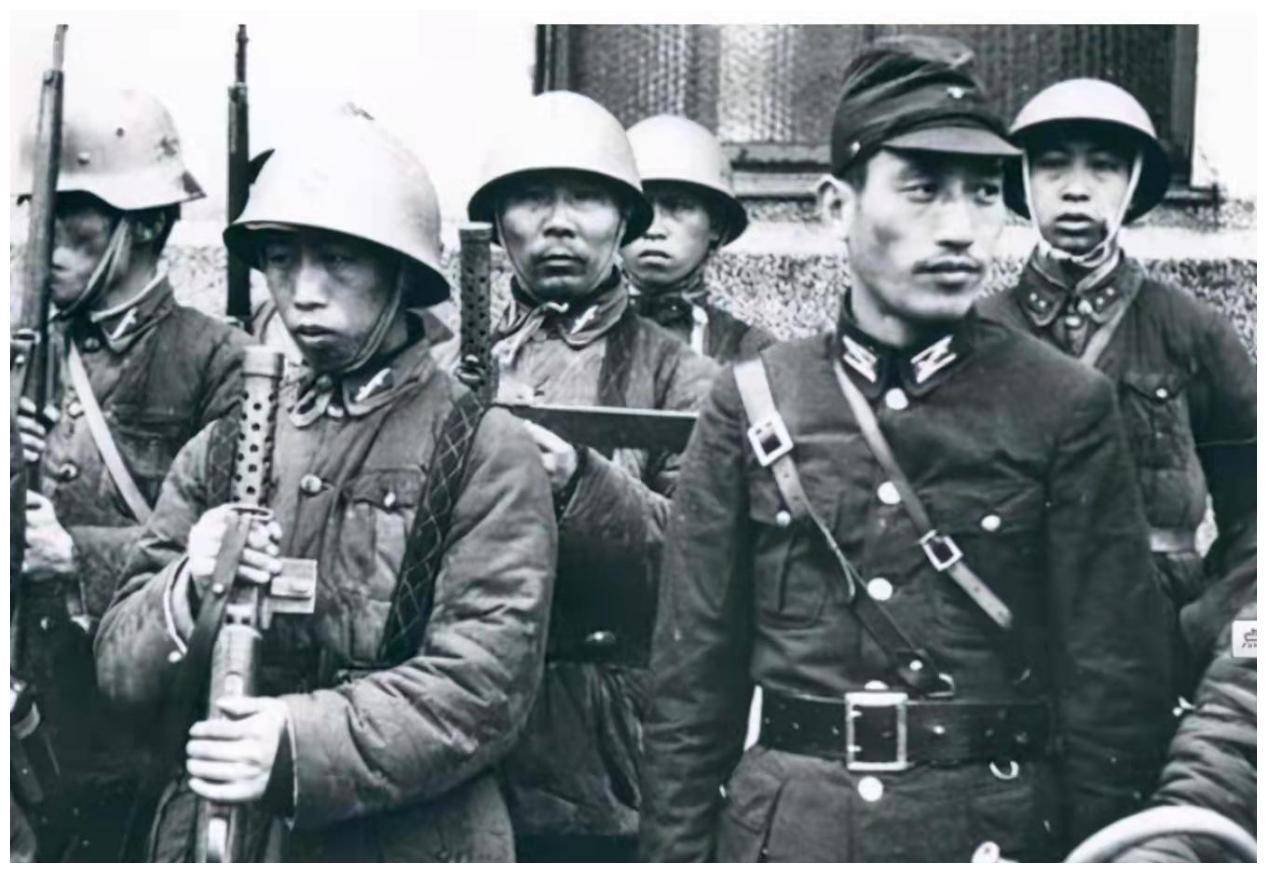 车轱辘碾过青石板的声音,惊醒了蹲在庙檐下的络腮胡