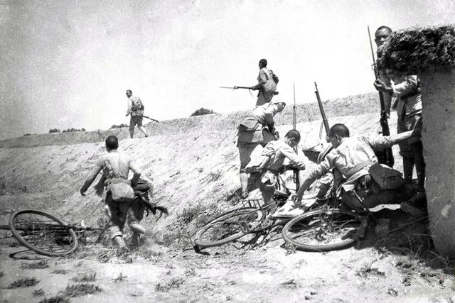 1937年7月,国民党一个团被日寇围困在山西樊亭,多次突围都以失败