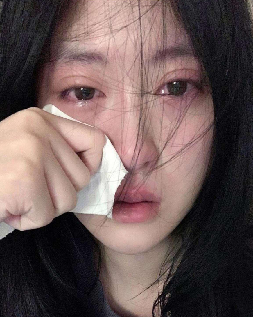 这一看,可把我惊到了,好多美女照片不说,竟然还