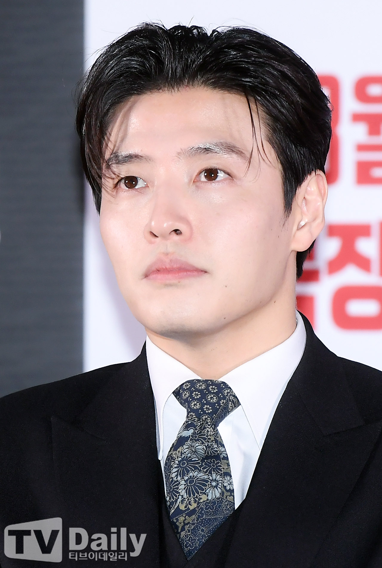 姜河那出席惊悚新片《串流媒体》试映会,展现雕像级美貌 3月17日下午