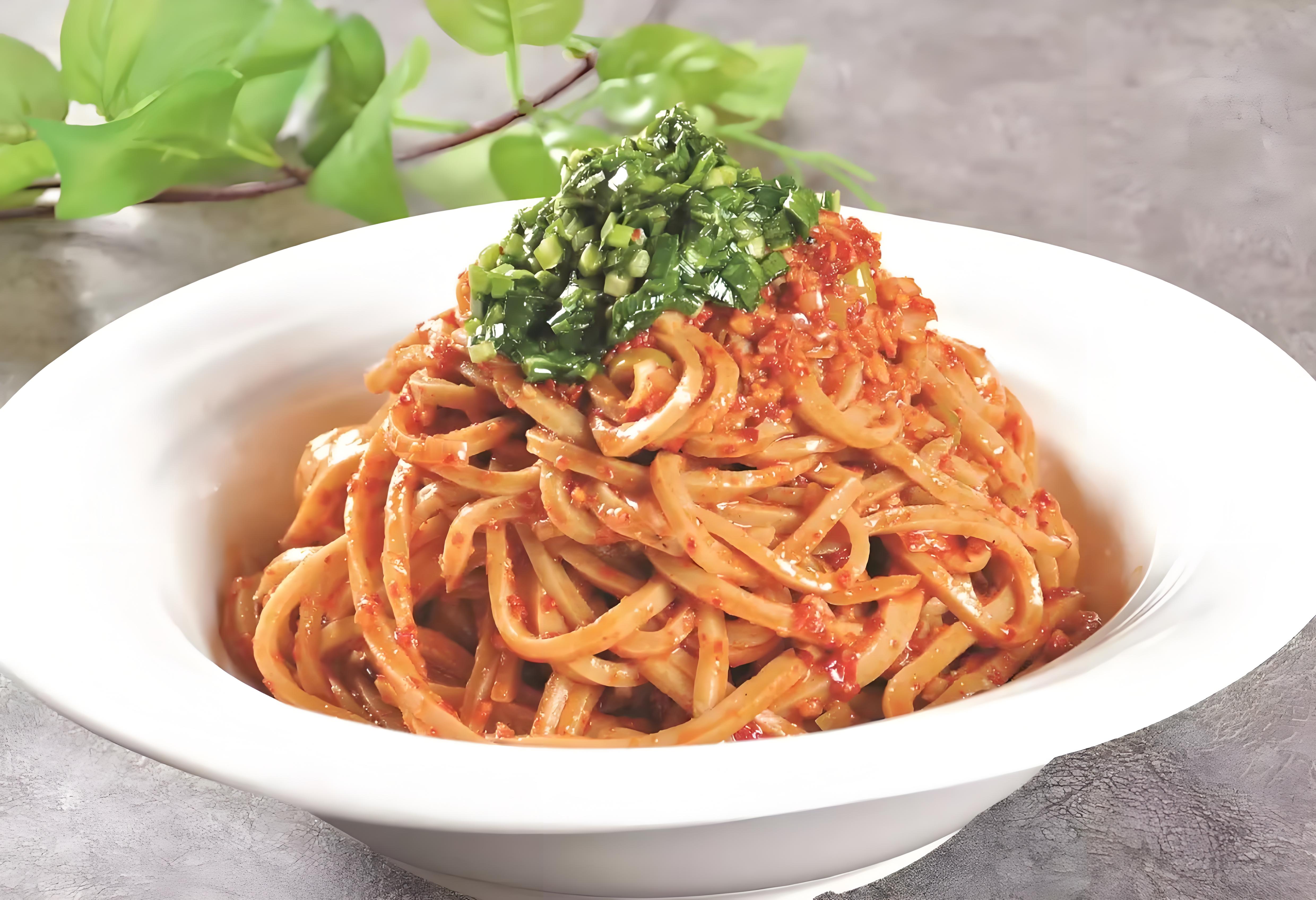 固原的三种特色美食: 羊羔肉 固原的羊羔肉堪称一绝,通常选用周岁以内