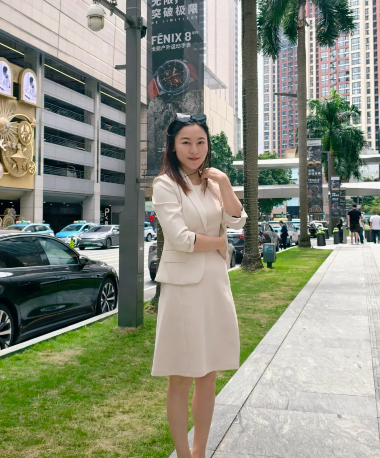 今天下午,和我冷战半个月的老公去参加他同学老婆的葬礼回来,我就看他