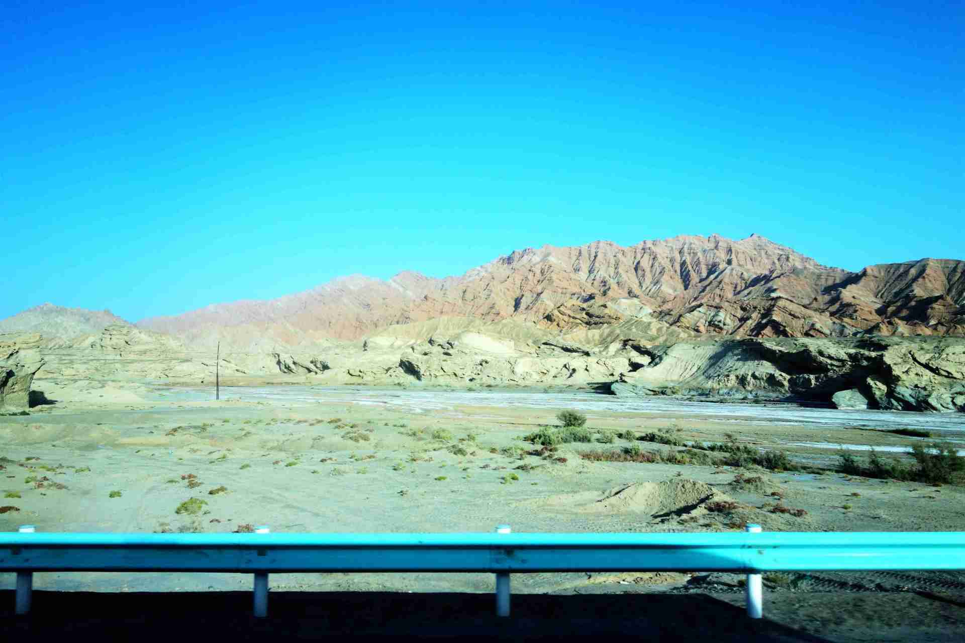 2015年六块红烧肉自驾游独库公路南段,独库公路的终点在盐水沟,是一片