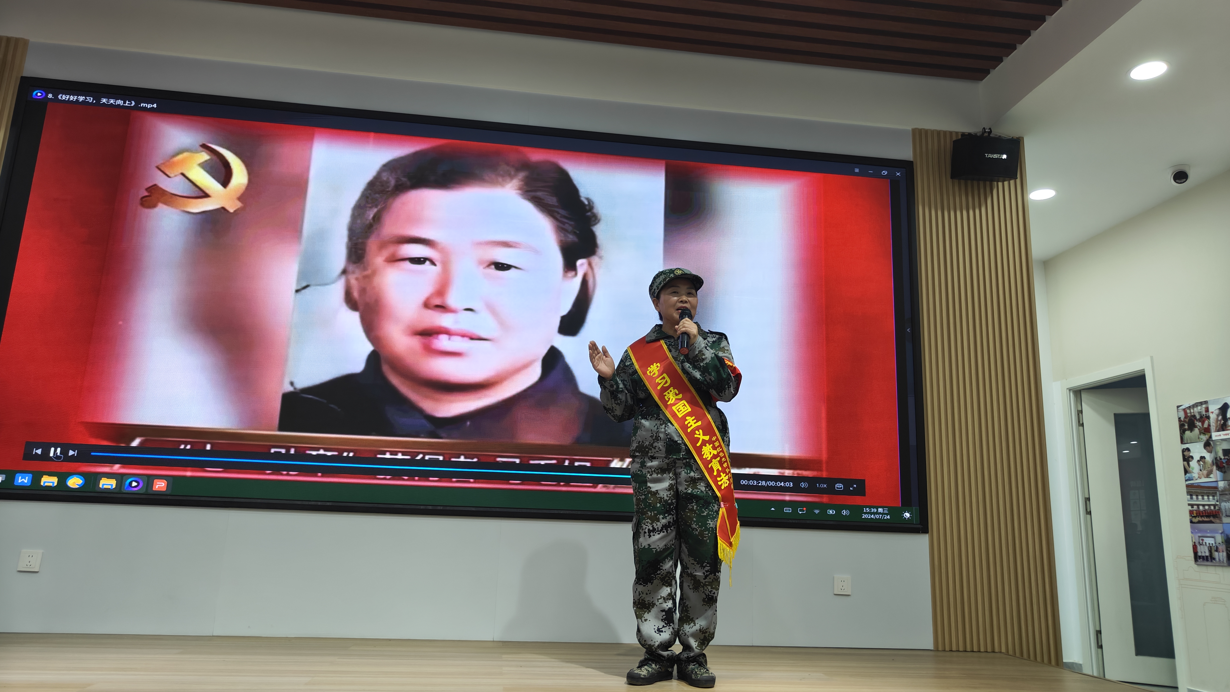 军歌嘹亮,共庆辉煌时刻