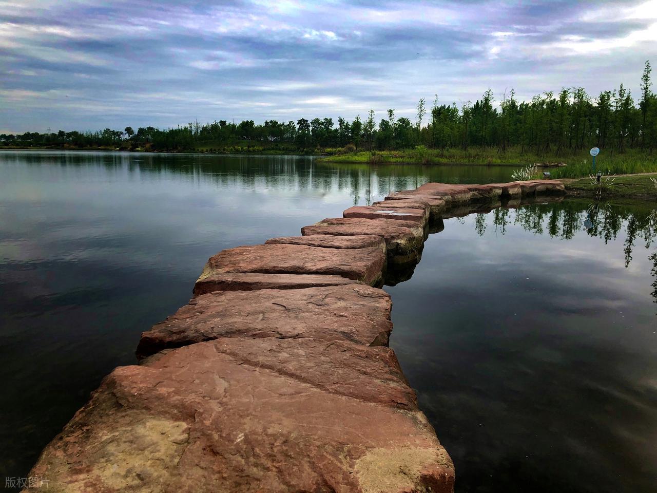 单位里渴望着早退休的一线员工可真不少;