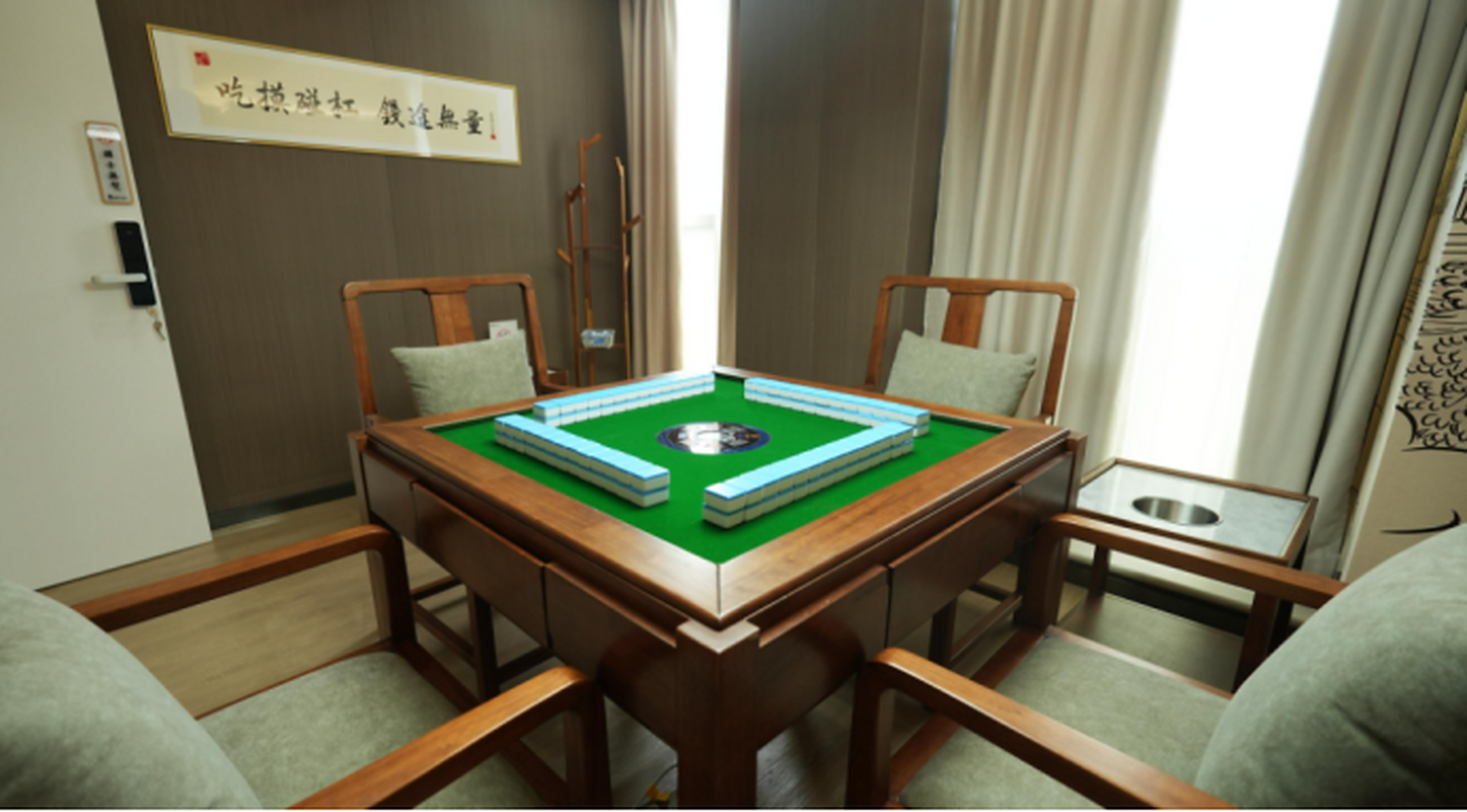 四川成都,1名43岁男子在棋牌室打牌,打到凌晨4点,叫了棋牌室的老板一