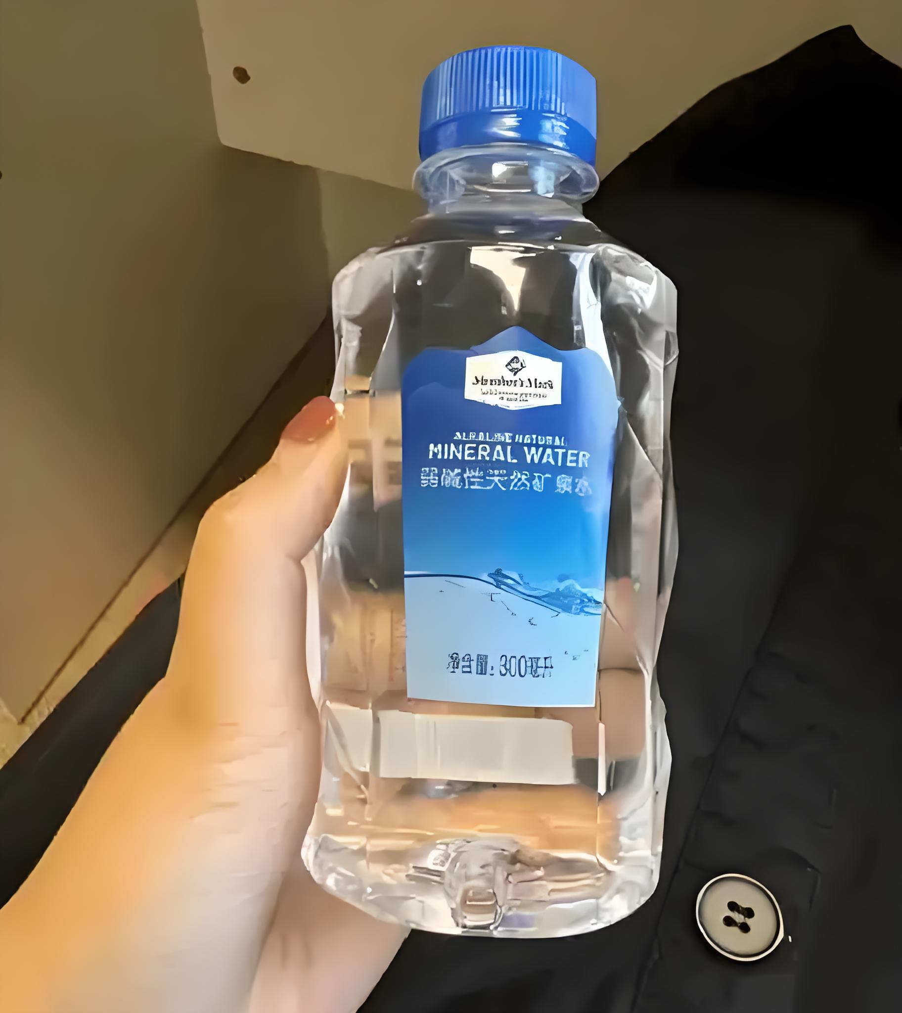 近日,一则令人匪夷所思的消息引发了广泛关注,一款弱碱性天然矿泉水被