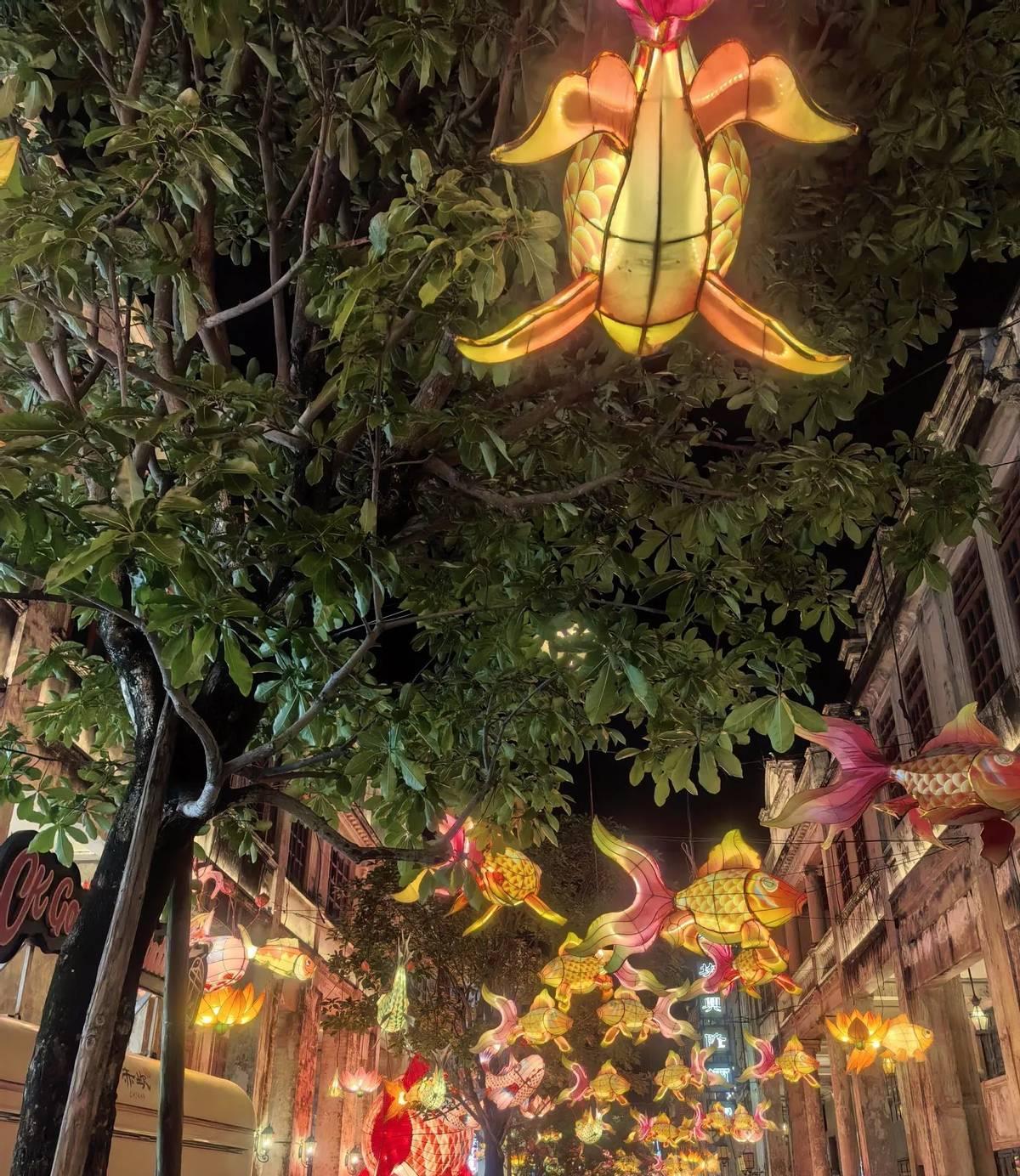 前几年公司效益好,公司有二千多人,整个车间和办公