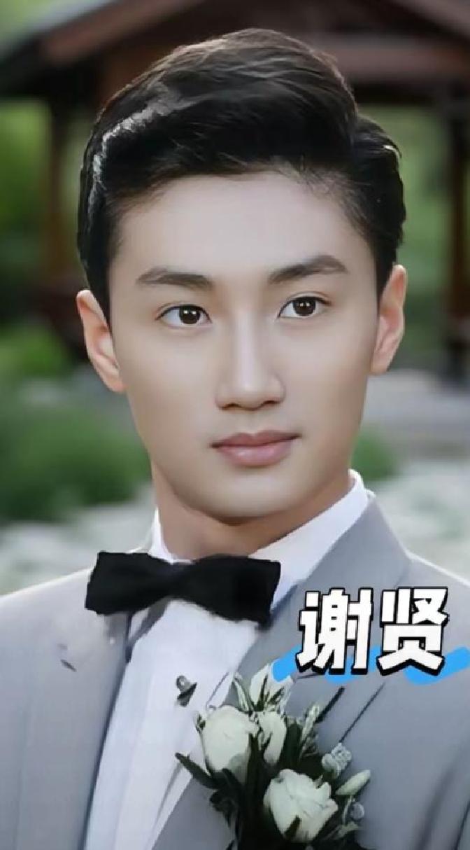 张柏芝的三儿子也太帅了吧!我发现他长得非常像年轻时的谢贤