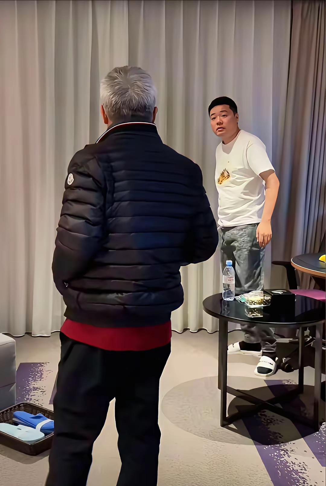 老爸丁文君突然来袭丁俊晖看到老爸瞬间惊呆了
