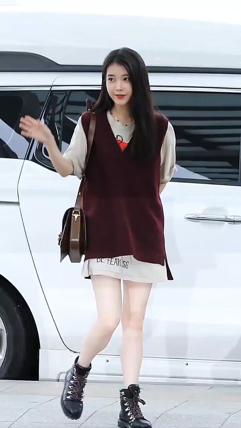 走路带风的iu太潇洒了