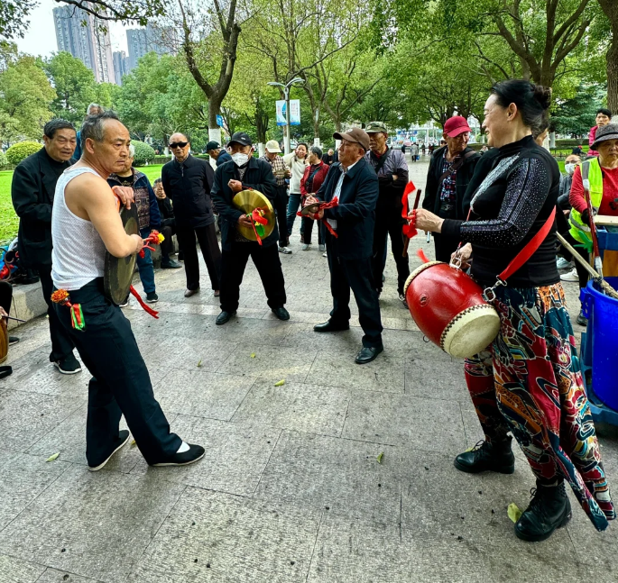 老人背酒葫芦图片大全图片