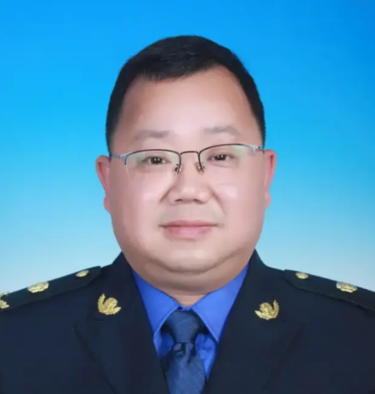 他就是洪升,一个为了