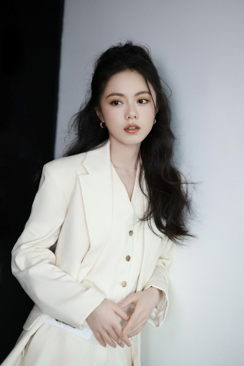 赵今麦飒爽美图