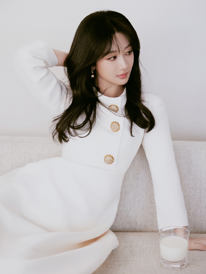 杨紫白色小香风套装