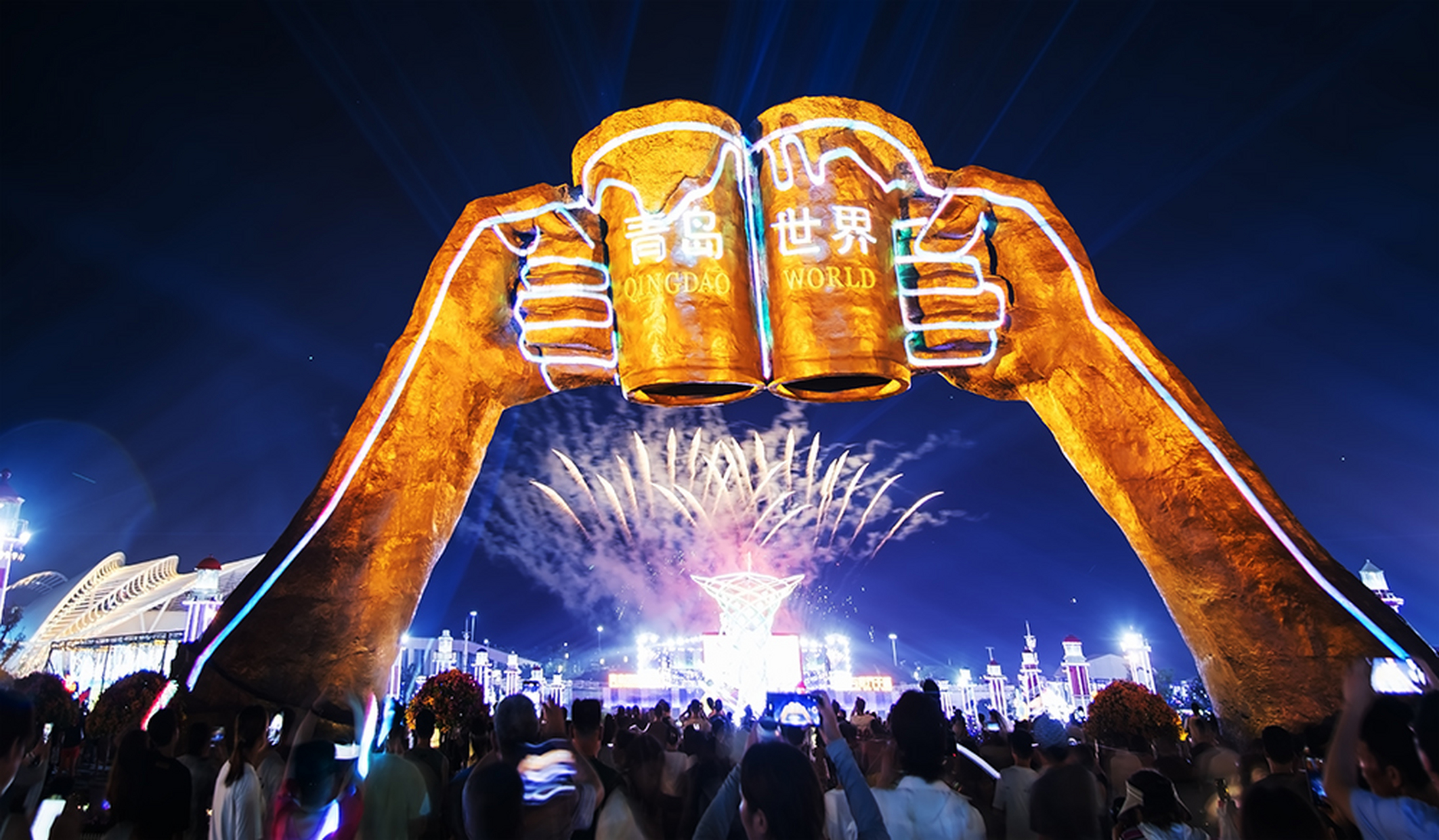 热点引擎计划#  7月19日晚,第34届青岛国际啤酒节在西海岸新区金沙滩