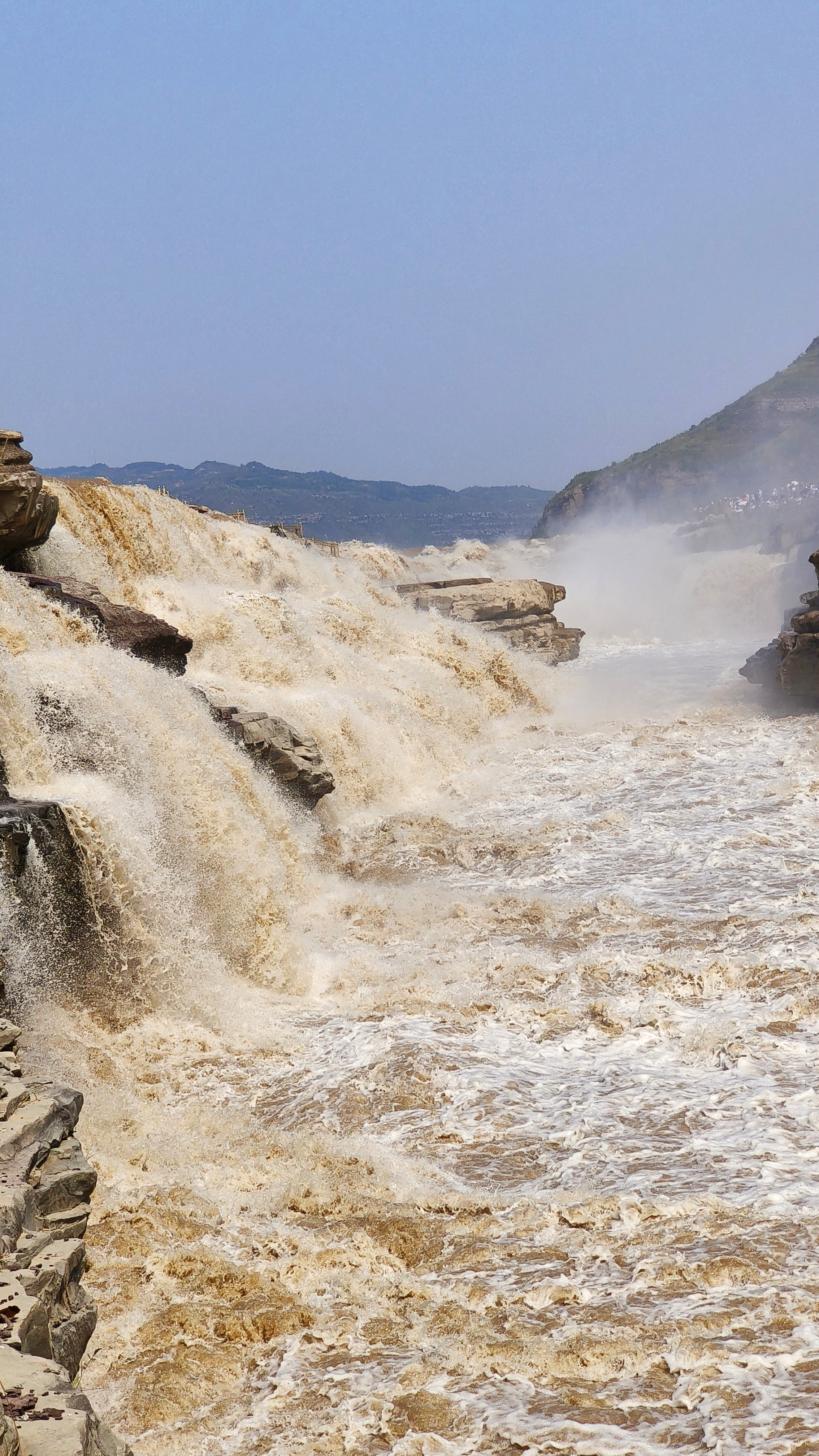 诗词难尽,言语多艰.但乐中行,意中慨,梦中圆.黄河壶口瀑布壁纸
