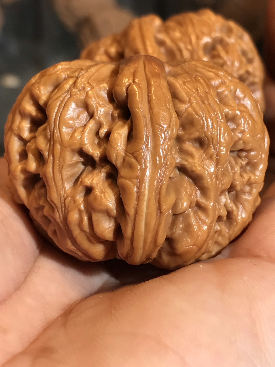 手工# 文玩核桃手工盘玩儿一年,平谷元宝包浆挂瓷