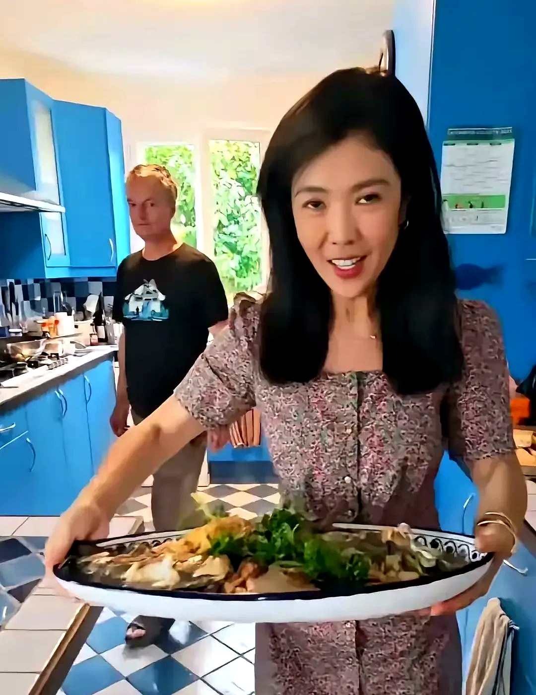 苏芒,这位曾是《时尚芭莎》杂志的创办者和时尚集团的前总裁,在国内时