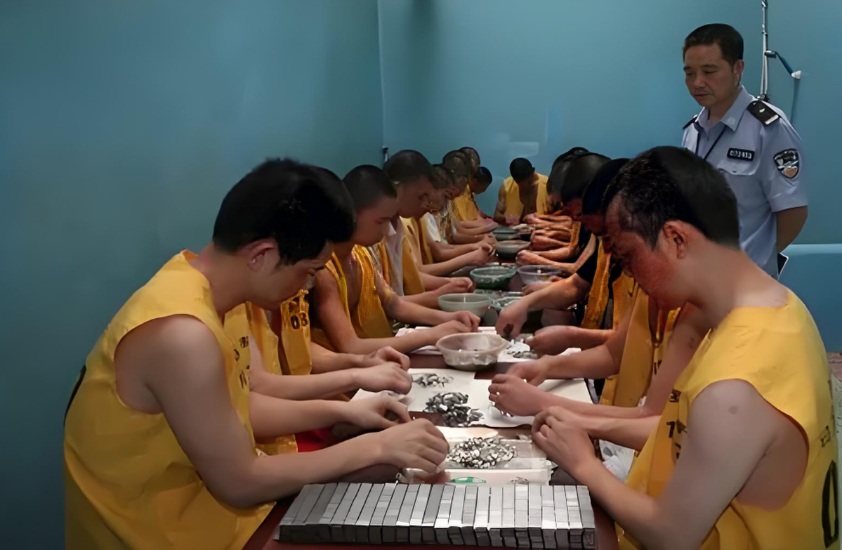 拘留所里面的人每天都在干什么?