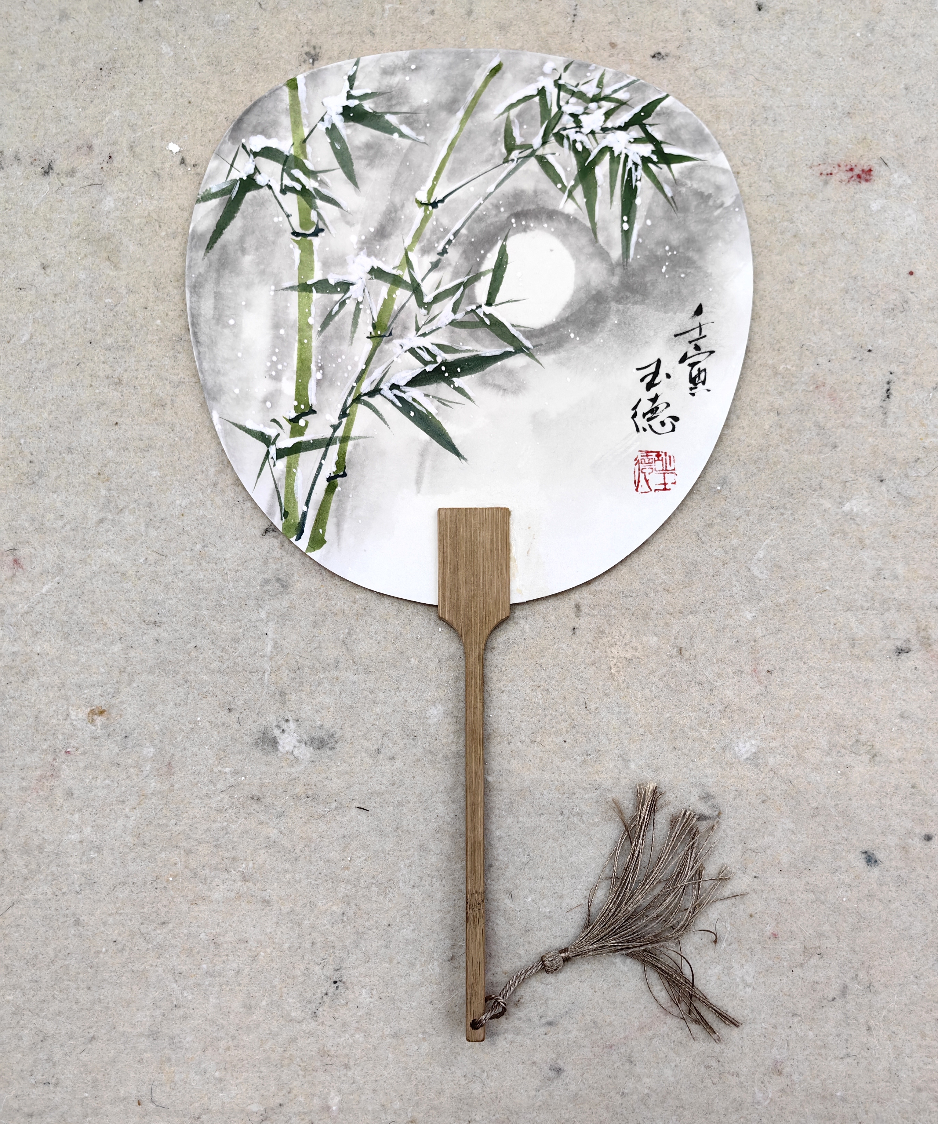 胡玉德老师的扇面花鸟画作品集,以精炼线条和淡雅色彩展现花鸟神韵