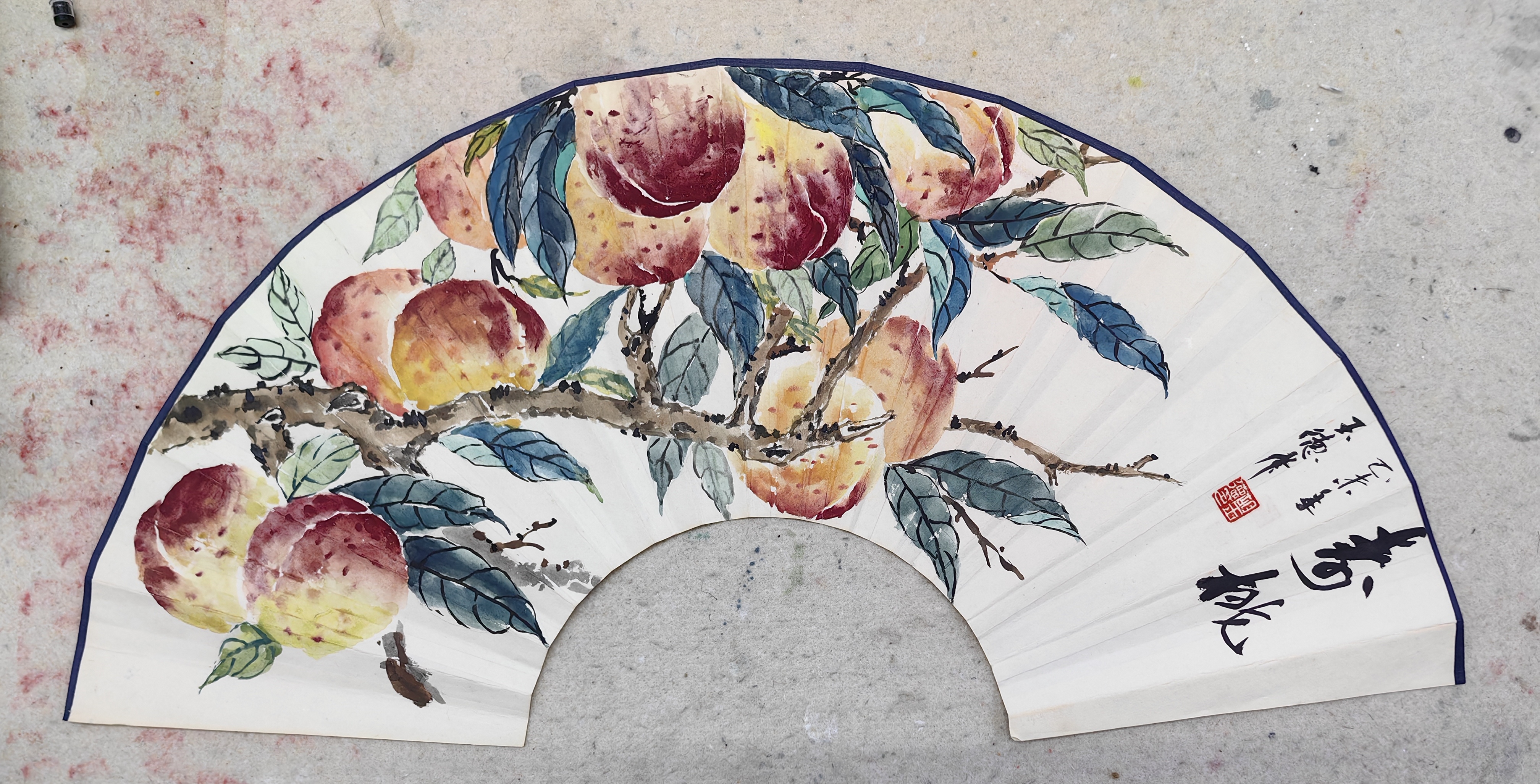 绛霞般的色泽中隐约流转着丹鼎炉火的温润国画扇面国画扇面图片大全