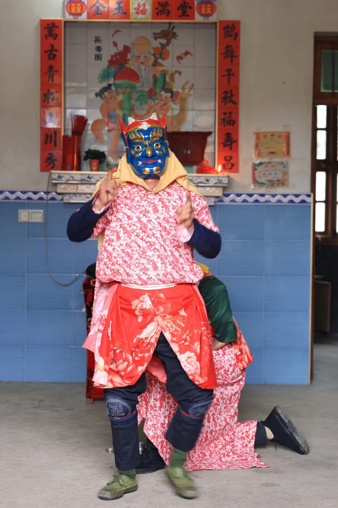 江西抚州市南丰县南丰跳傩有着中国古代民间舞蹈活化石的美称傩舞