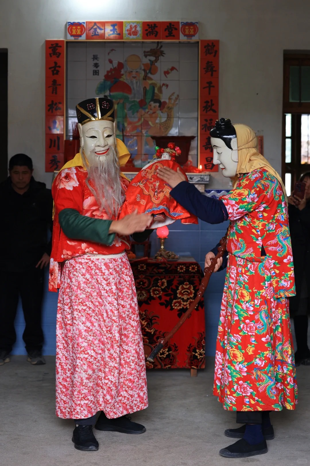 江西抚州市南丰县南丰跳傩有着中国古代民间舞蹈活化石的美称傩舞
