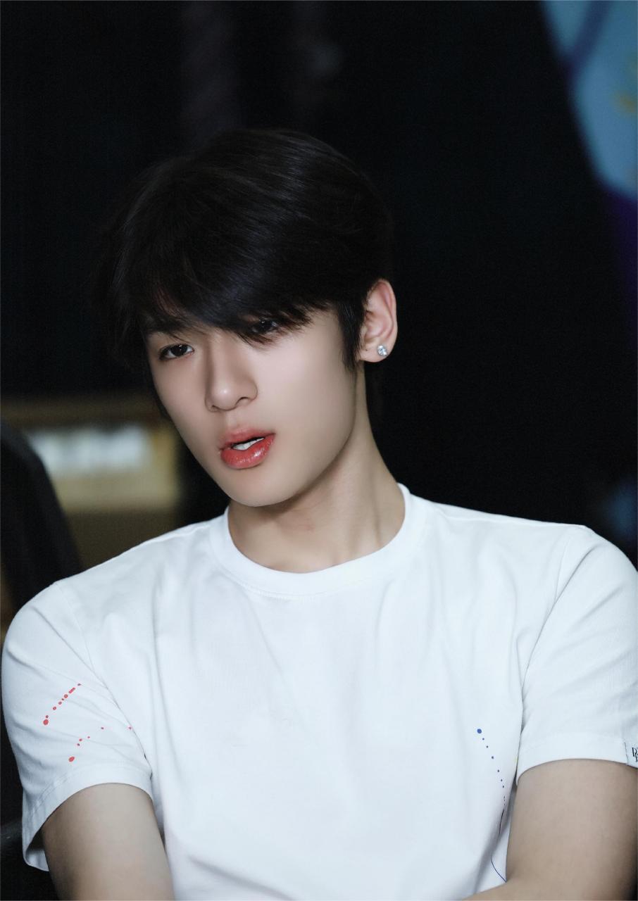 tf家族张峻豪被曝谈恋爱,这次是真的要脱粉了?